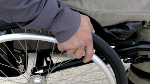 wheelchair 1230101 1280 300x169 - Der Weg zum geeigneten Hilfsmittel - Bericht von AMSEL