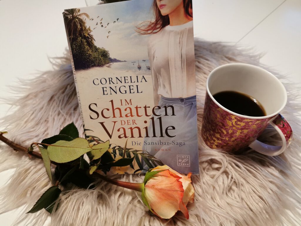 im schatten der vanille 2kl 1 1024x768 - Rezension: Im Schatten der Vanille (Die Sansibar-Saga 1) von Cornelia Engel